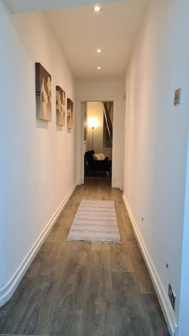 Luxury 1 Bedroom Flat In The Heart Of Wood Green Londen Buitenkant foto