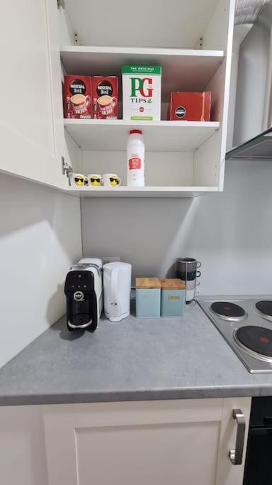 Luxury 1 Bedroom Flat In The Heart Of Wood Green Londen Buitenkant foto