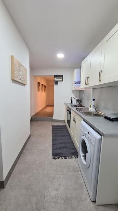 Luxury 1 Bedroom Flat In The Heart Of Wood Green Londen Buitenkant foto