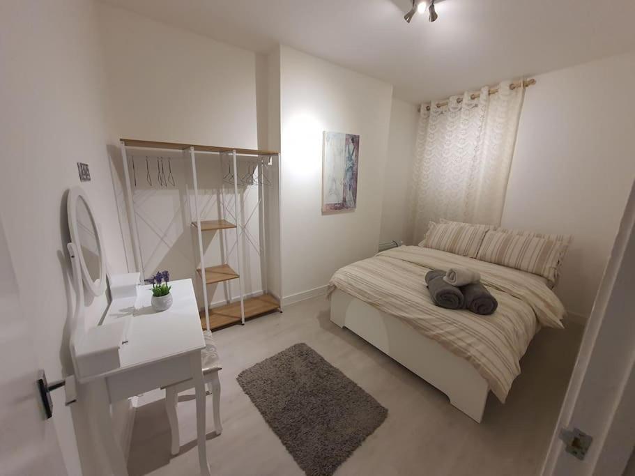 Luxury 1 Bedroom Flat In The Heart Of Wood Green Londen Buitenkant foto