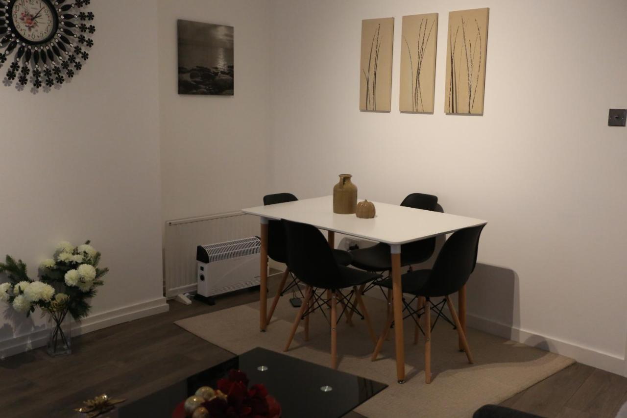 Luxury 1 Bedroom Flat In The Heart Of Wood Green Londen Buitenkant foto